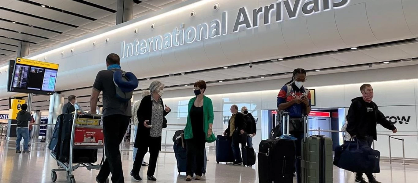 Βρετανικά Μέσα: Η Eλλάδα κινδυνεύει να μπει στη λίστα «καραντίνας» - Μαζί με την Ιταλία και τη Σουηδία (φωτο)